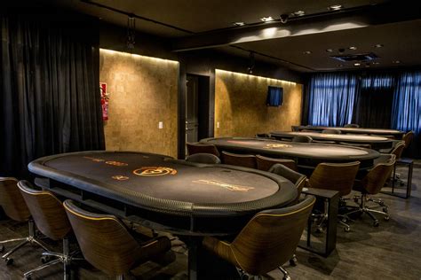 A Casa De Poker De Basquete Cena